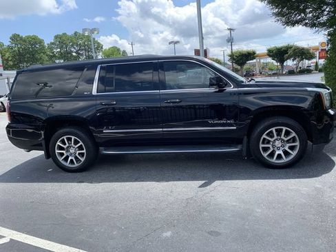 Used 2016 GMC Yukon XL SLT w/ Premium Edition AWD/4WD image 8