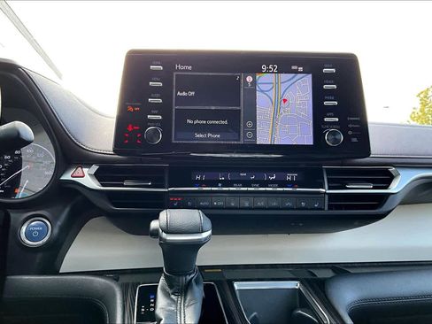 Used 2022 Toyota Sienna Platinum image 36