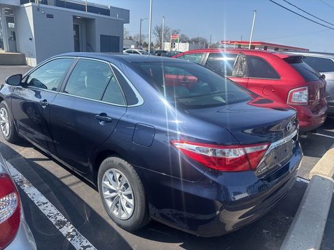 Used 2015 Toyota Camry LE image 4