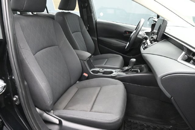 Used 2025 Toyota Corolla LE FWD image 31