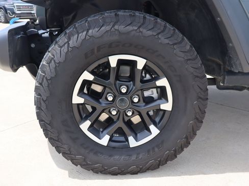 Used 2025 Jeep Wrangler Unlimited Rubicon 4xe w/ Safety Group AWD/4WD image 30