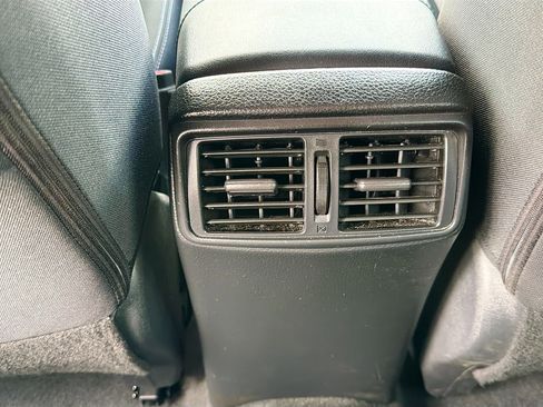 Used 2018 Nissan Rogue SV FWD image 19