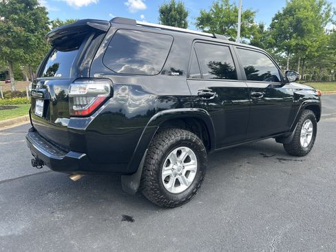 Used 2022 Toyota 4Runner SR5 RWD image 9