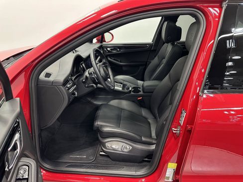 Certified 2026 Porsche Macan AWD/4WD image 17
