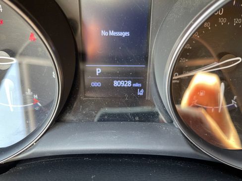 Used 2019 Toyota C-HR XLE FWD image 28