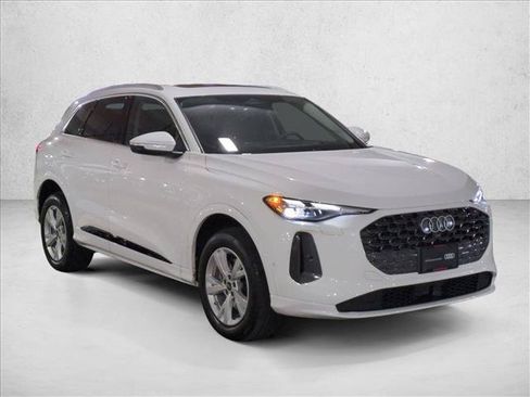 Certified 2025 Audi Q5 Premium w/ Convenience Package AWD/4WD image 3