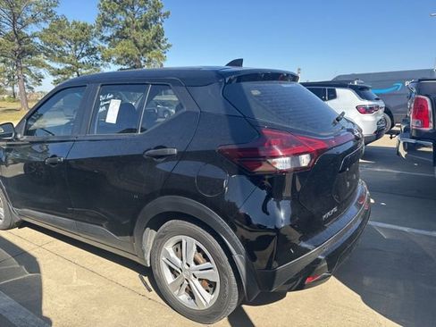 Used 2022 Nissan Kicks S image 3