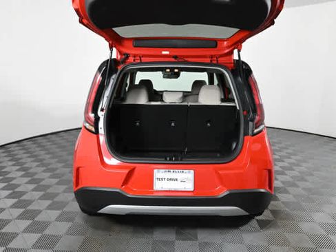 Used 2023 Kia Soul LX image 7
