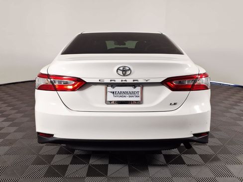 Used 2018 Toyota Camry LE FWD image 5