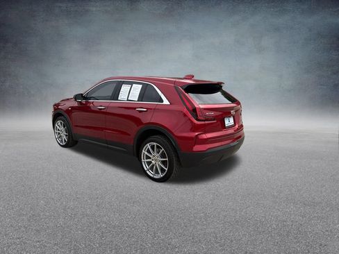Used 2024 Cadillac XT4 Luxury w/ Cold Weather Package FWD image 9