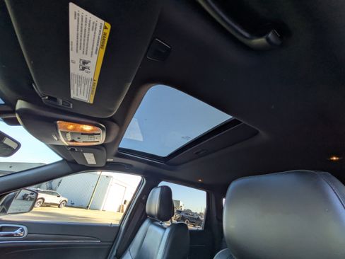Used 2022 Jeep Grand Cherokee Limited AWD/4WD image 11
