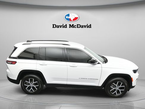 Used 2023 Jeep Grand Cherokee Limited w/ Luxury Tech Group II AWD/4WD image 44