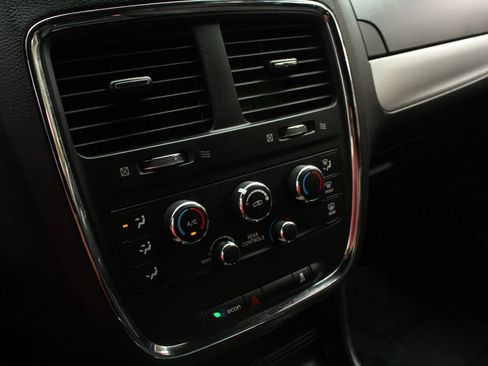 Used 2015 Dodge Grand Caravan SXT w/ Blacktop Package FWD image 32