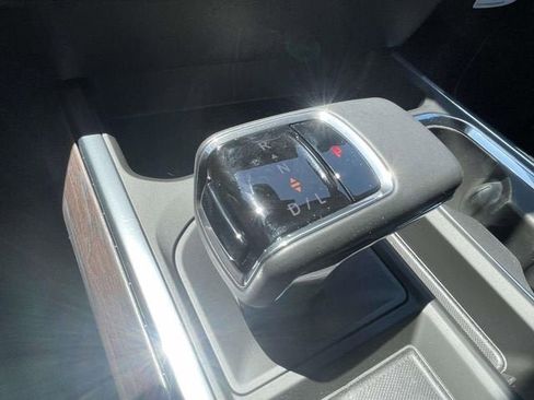 New 2026 GMC Sierra 1500 SLT w/ SLT Convenience Package image 17