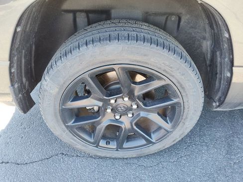 Used 2023 RAM 1500 Laramie AWD/4WD image 10