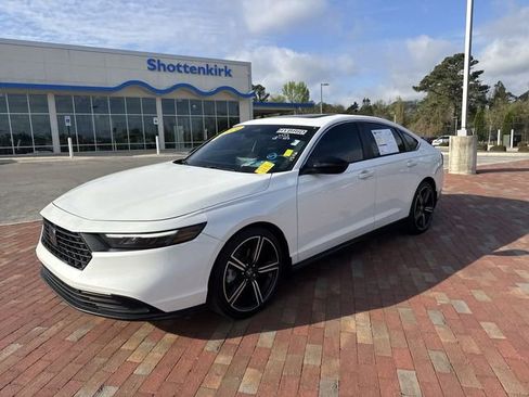 Used 2024 Honda Accord Sport image 4