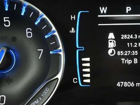 Used 2017 Chrysler Pacifica Touring-L image 16