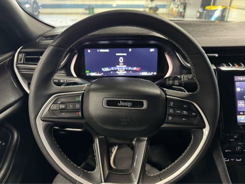 Used 2023 Jeep Grand Cherokee Altitude image 20