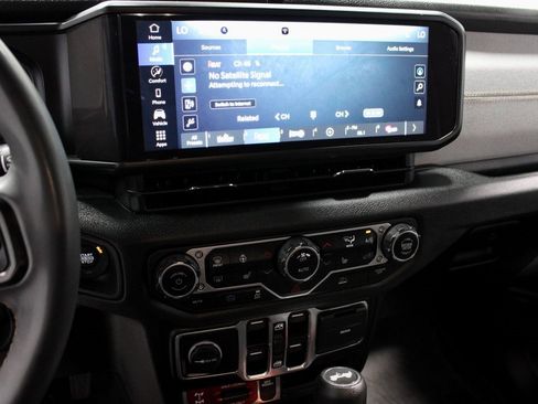 Used 2024 Jeep Wrangler Unlimited image 33