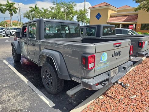 Used 2021 Jeep Gladiator Sport AWD/4WD image 4