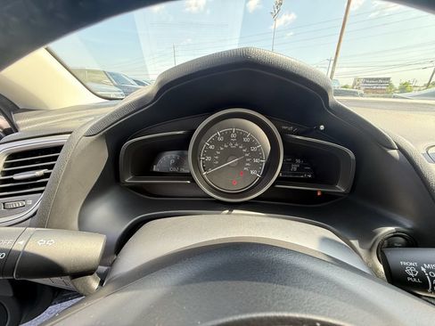 Used 2018 MAZDA MAZDA3 Touring FWD image 17