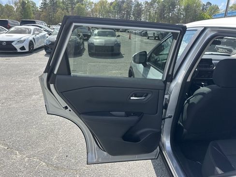 Used 2025 Nissan Rogue SV image 26