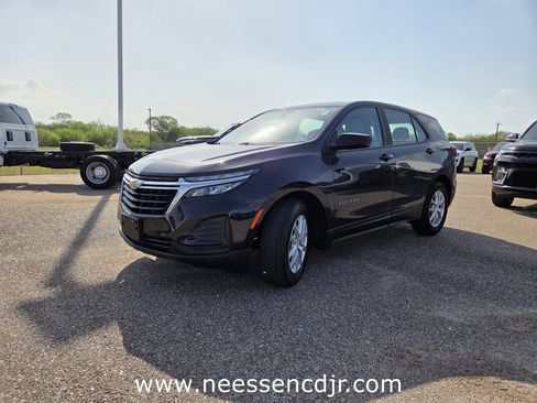 Used 2024 Chevrolet Equinox LS FWD image 3