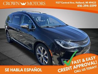 Used 2018 Chrysler Pacifica Limited w/ Tire & Wheel Group FWD video 1