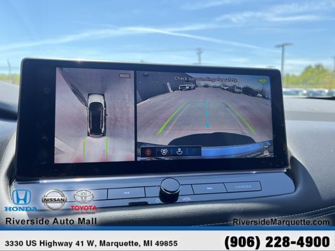 Used 2024 Nissan Rogue Platinum AWD/4WD image 22