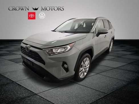 Used 2019 Toyota RAV4 XLE Premium w/ Cold Weather Package AWD/4WD image 3
