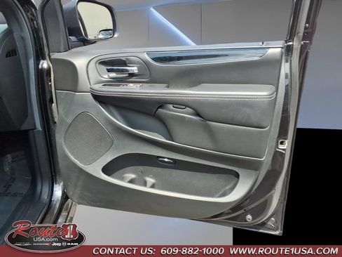 Used 2016 Dodge Grand Caravan SE FWD image 14