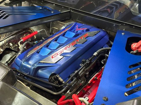 Used 2021 Chevrolet Corvette Stingray Coupe w/ Engine Appearance Package RWD image 37