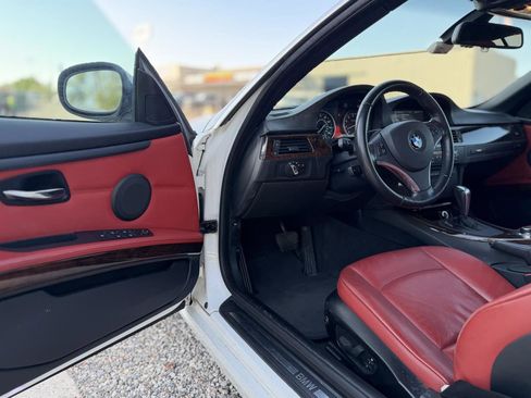 Used 2013 BMW 328i Convertible image 16