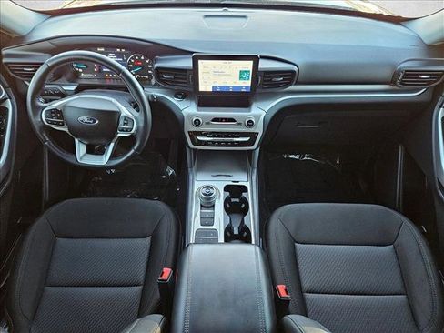 Used 2022 Ford Explorer XLT image 16