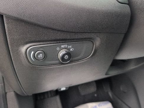 Used 2023 Chevrolet Equinox RS FWD image 21