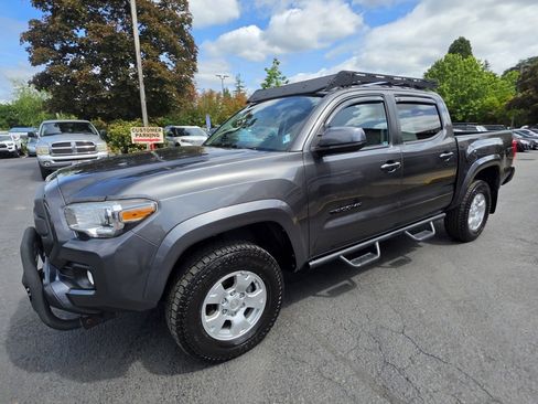 Used 2017 Toyota Tacoma SR5 w/ Tow Package AWD/4WD image 1