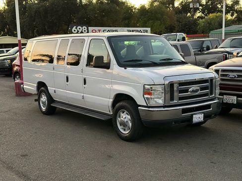 Used 2012 Ford E-350 and Econoline 350 XLT image 2