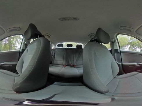 Used 2025 Kia K4 LXS image 40