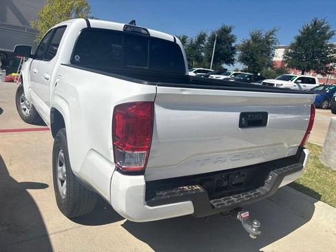 Used 2017 Toyota Tacoma SR w/ SR Convenience Package RWD image 4