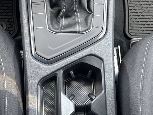 Used 2022 Volkswagen Tiguan S FWD image 27