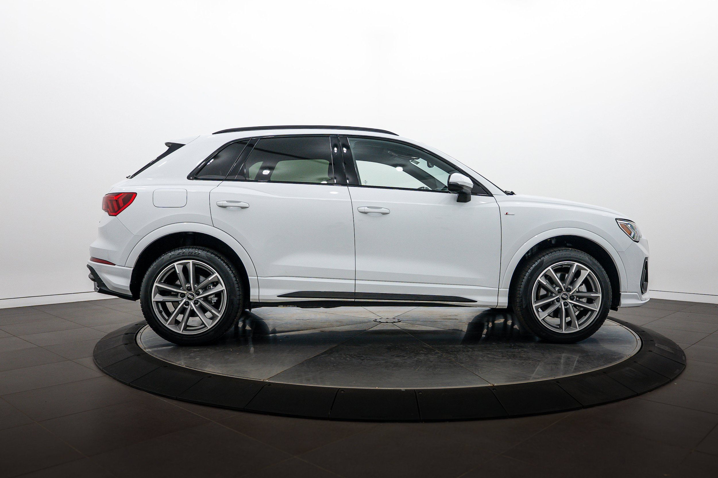Certified 2023 Audi Q3 2.0T Premium Plus w/ Premium Plus Package AWD/4WD image 3