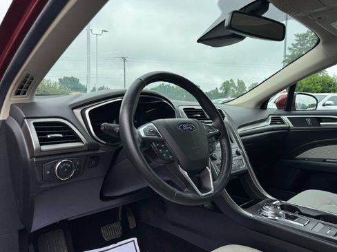 Used 2019 Ford Fusion SE w/ Equipment Group 151A FWD image 14