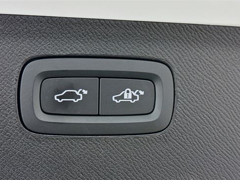 Used 2025 Volvo XC90 B5 Core image 33