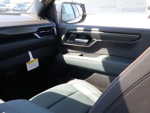 New 2026 GMC Yukon AT4 w/ AT4 Premium Plus Package AWD/4WD image 11