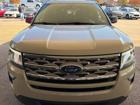 Used 2018 Ford Explorer XLT image 1