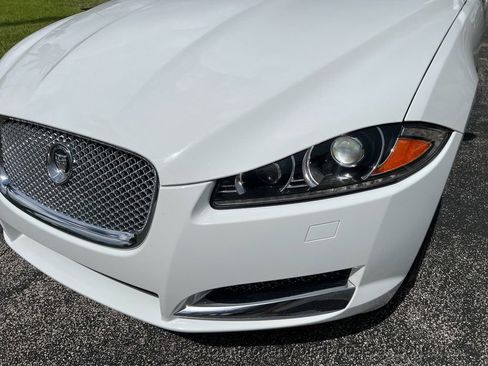 Used 2013 Jaguar XF image 20