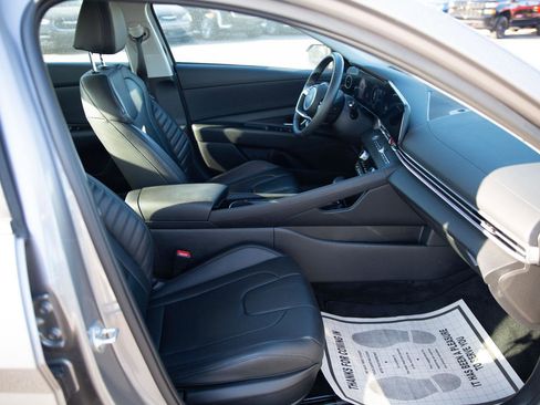 Used 2024 Hyundai Elantra Limited image 26