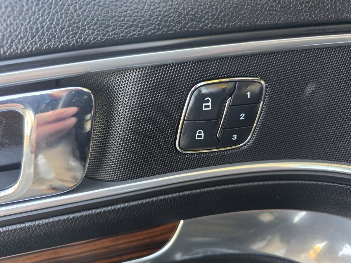 Used 2017 Ford Explorer Limited FWD image 18
