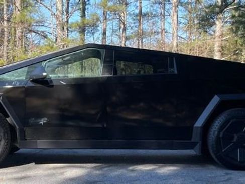Used 2025 Tesla Cybertruck 2WD Crew Cab image 4