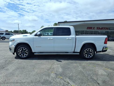 Used 2025 RAM 1500 Laramie AWD/4WD image 4
